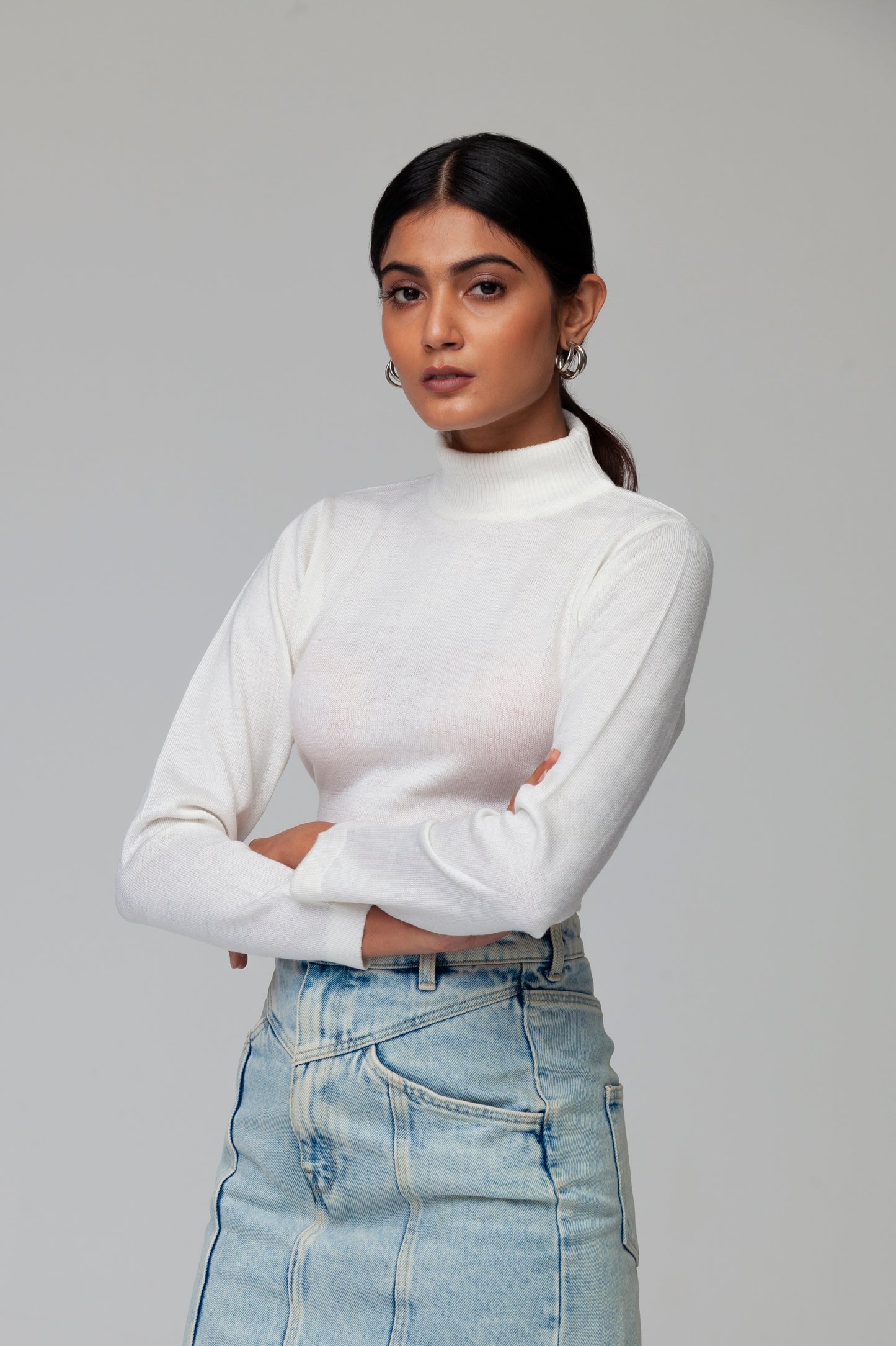 WHITE SINGLE JERSEY TURTLE NECK SWEATER