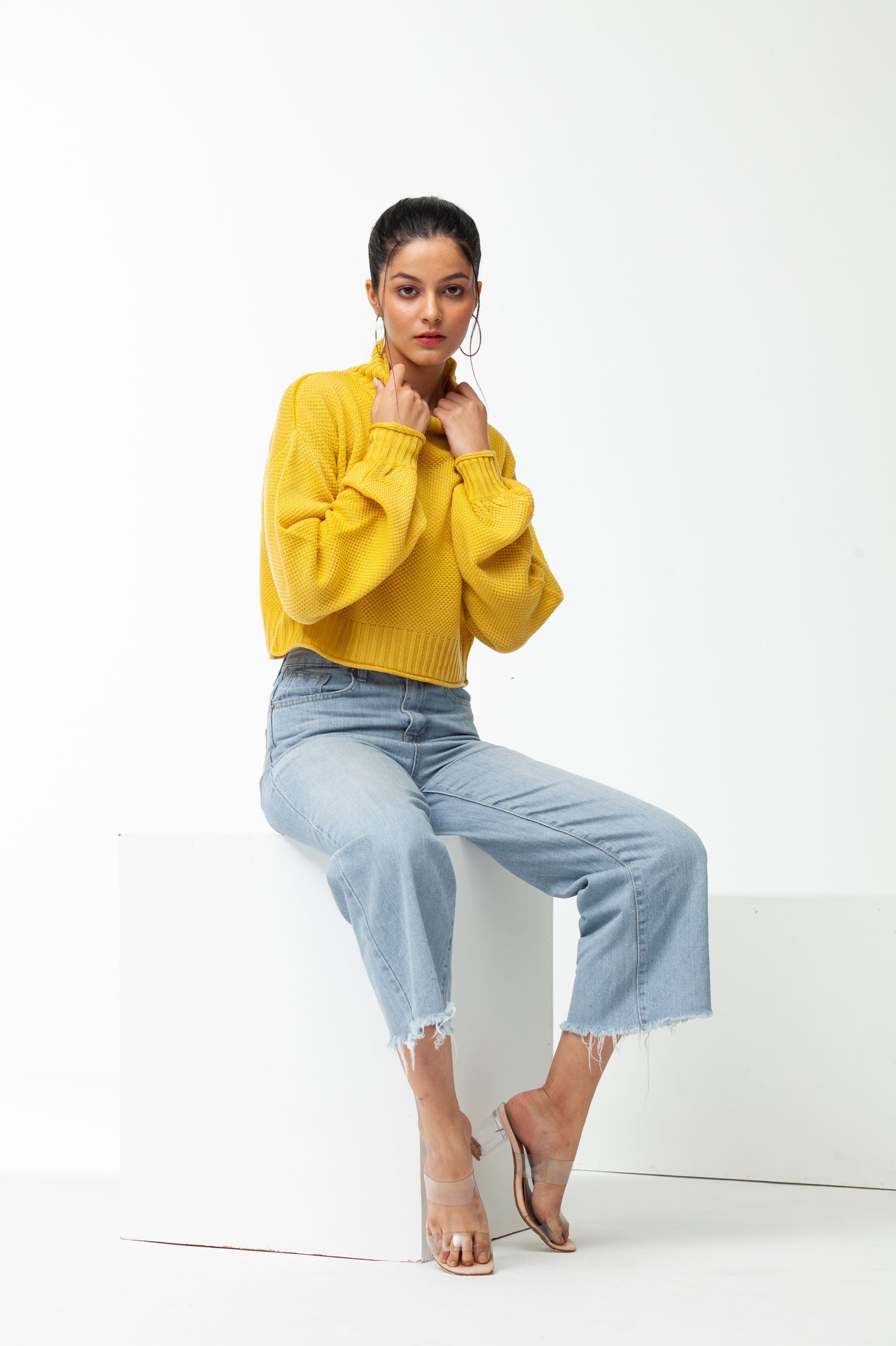 YELLOW LOOSE FITTED TURTLE NECK SWEATER