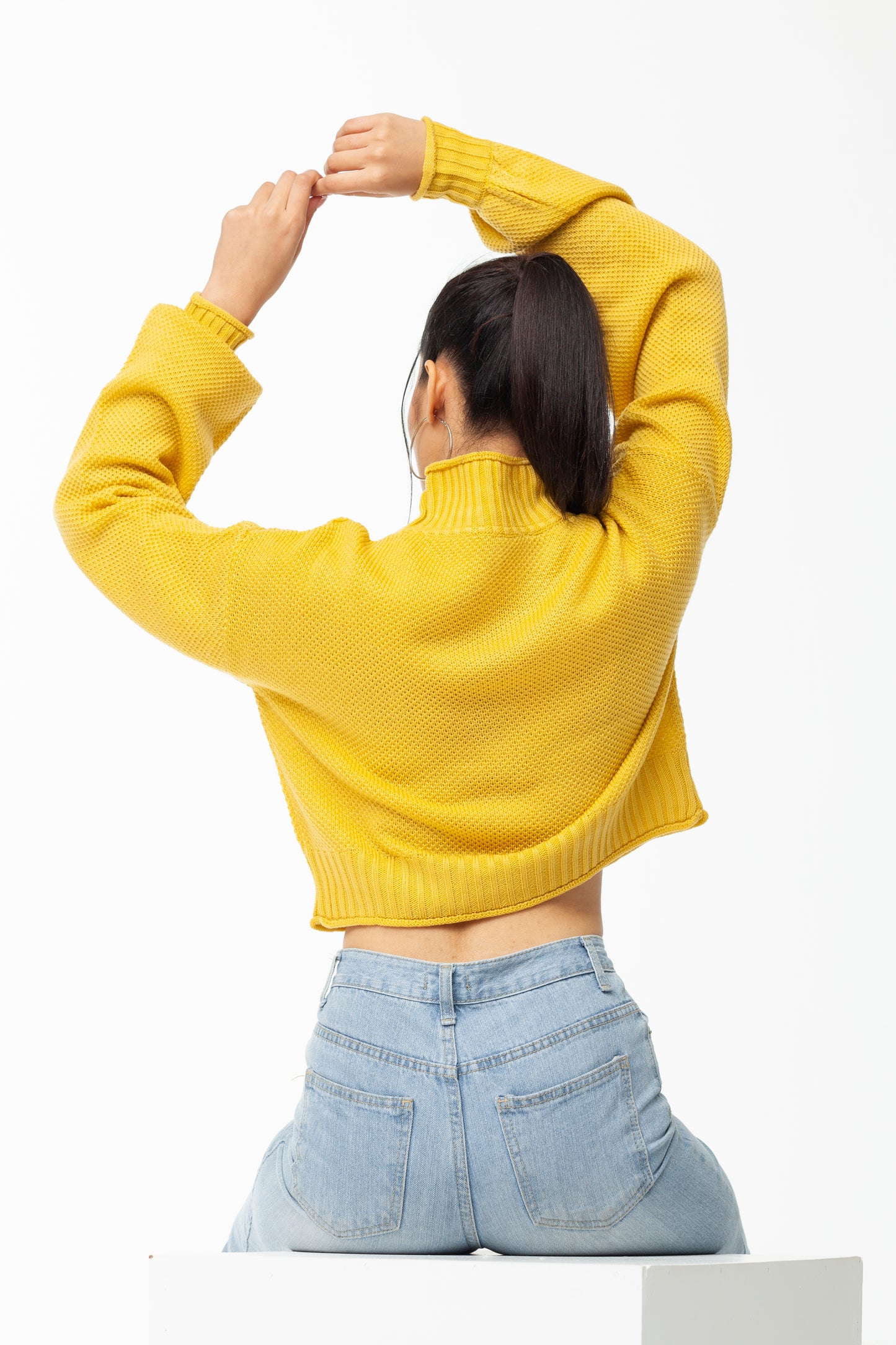 YELLOW LOOSE FITTED TURTLE NECK SWEATER