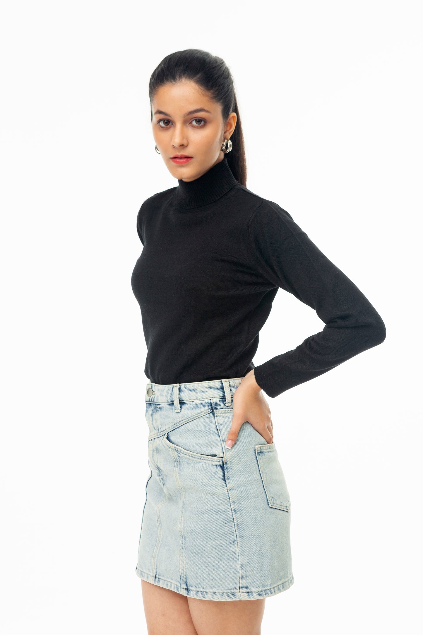 BLACK SINGLE JERSEY TURTLE NECK SWEATER