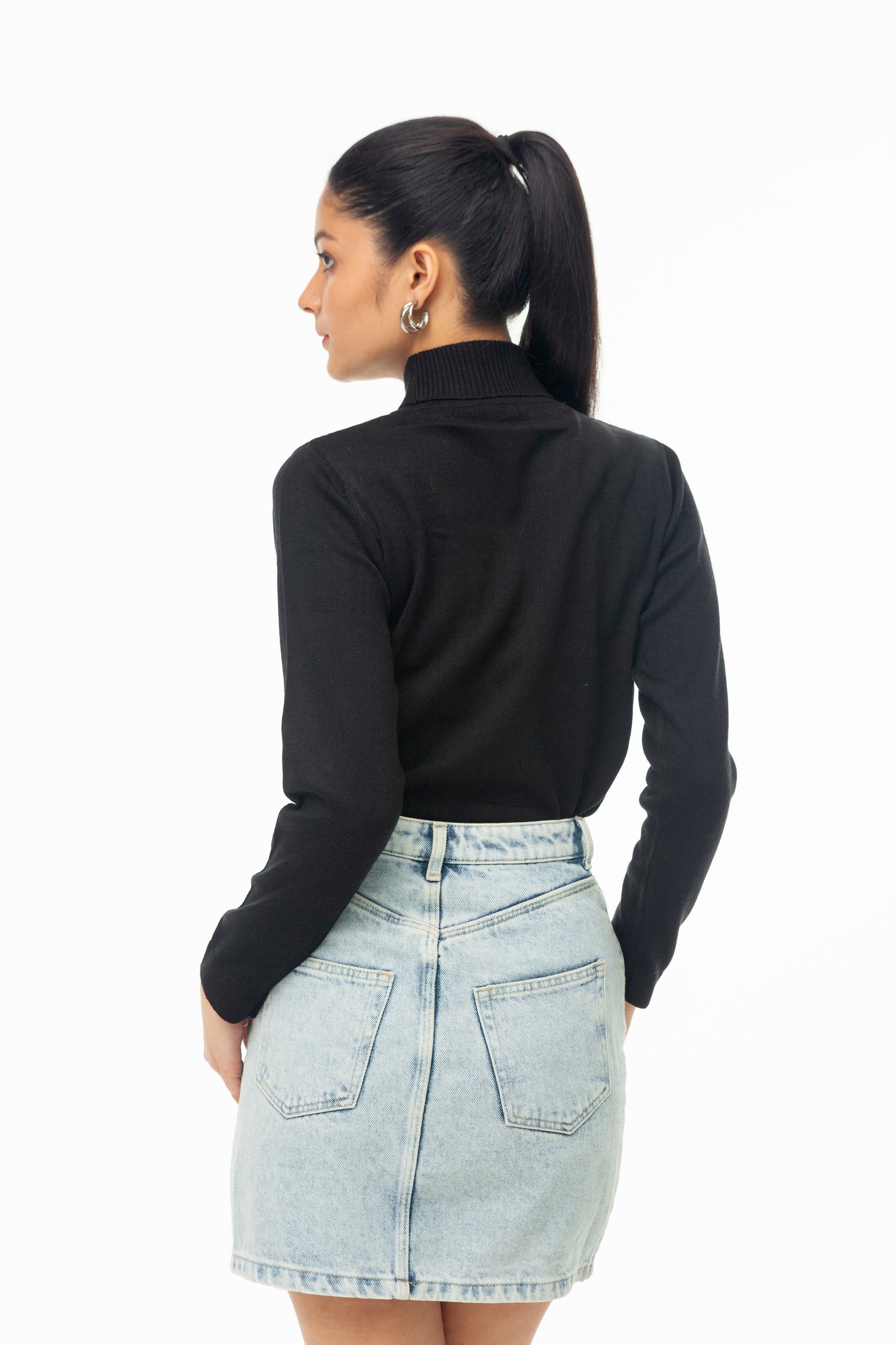 BLACK SINGLE JERSEY TURTLE NECK SWEATER